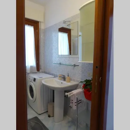 Moderno E Luminoso Ad Apartment